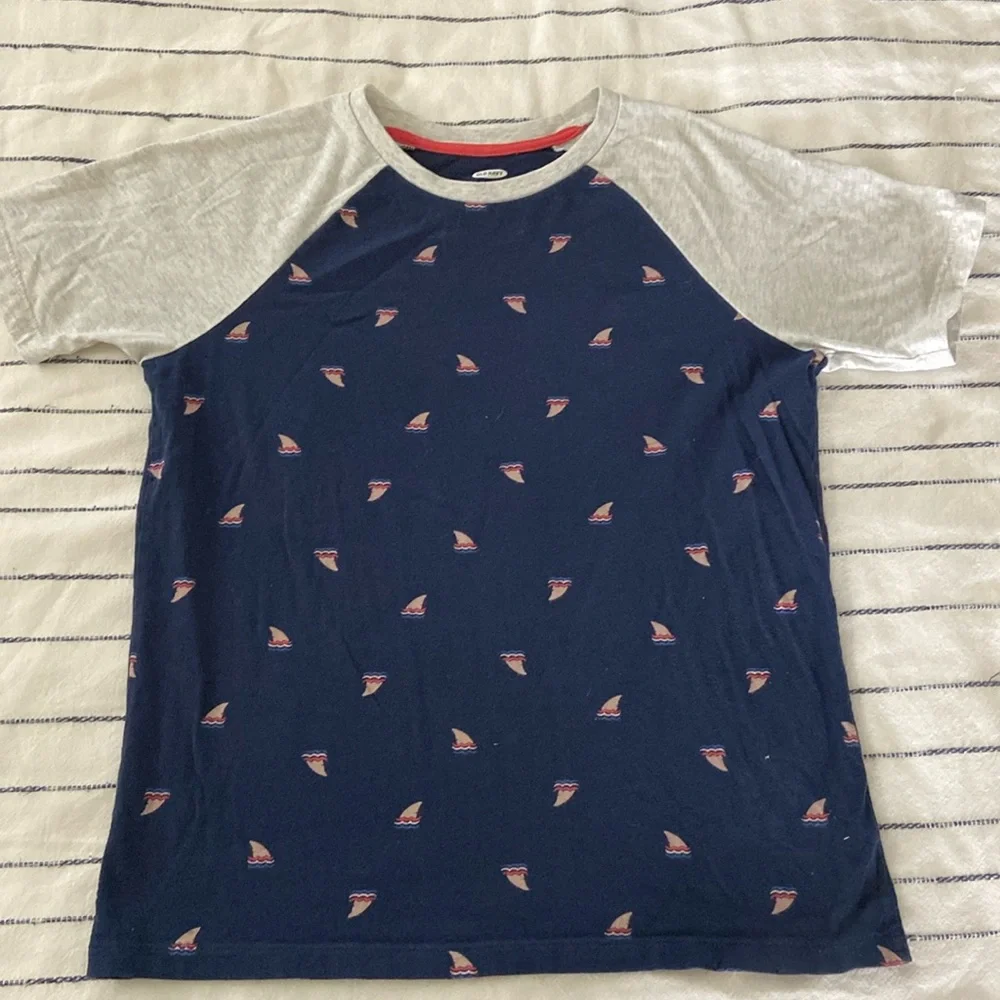 Old Navy shark tee